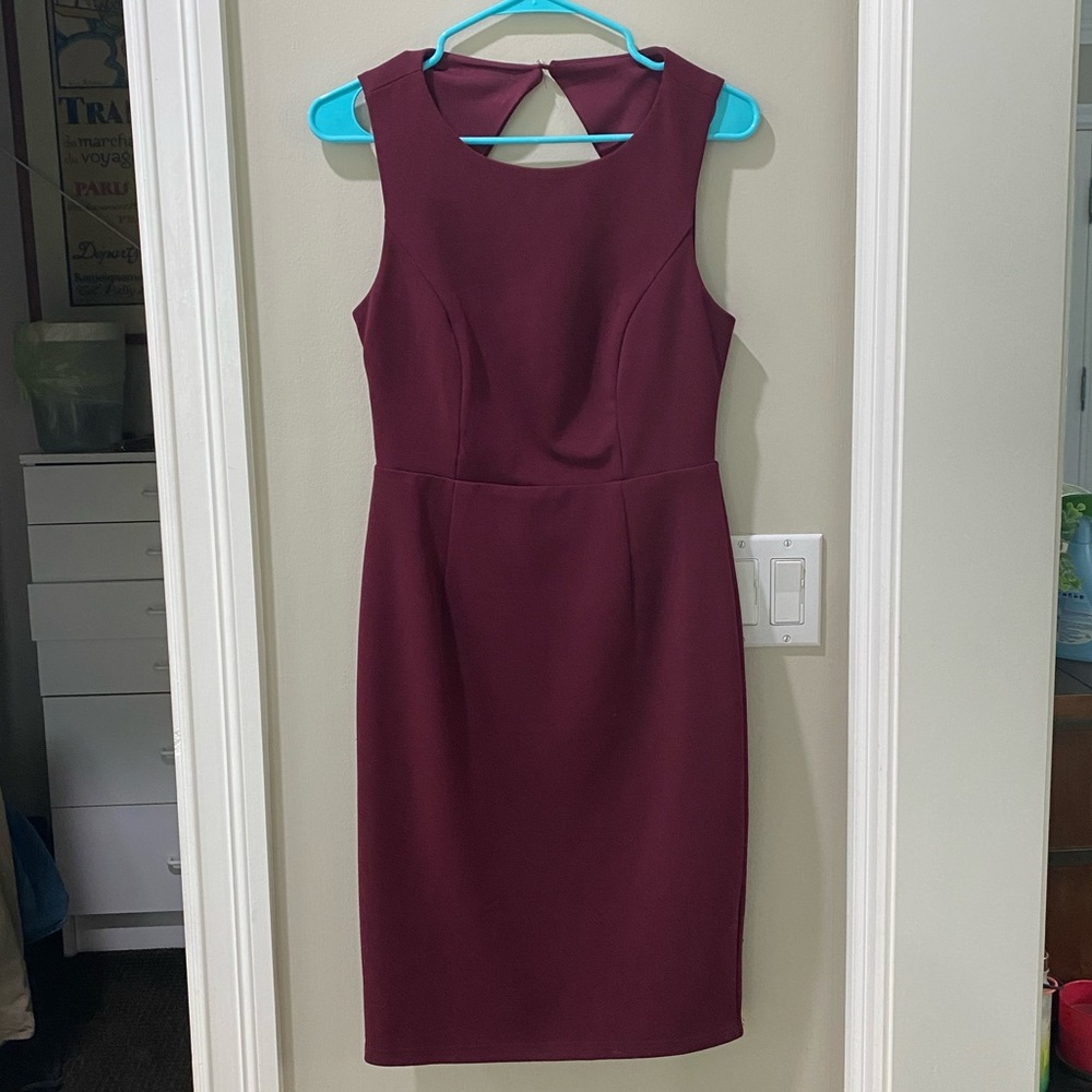 Maroon bodycon dress with keyhole back